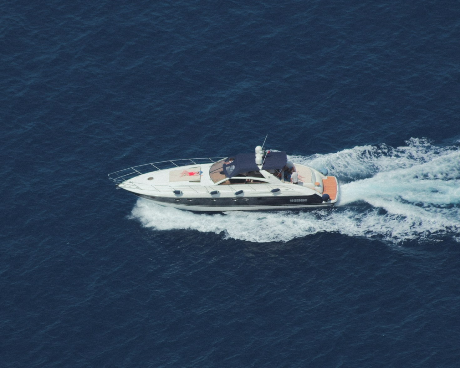 Os Melhores Destinos para Explorar de Barco no Brasil